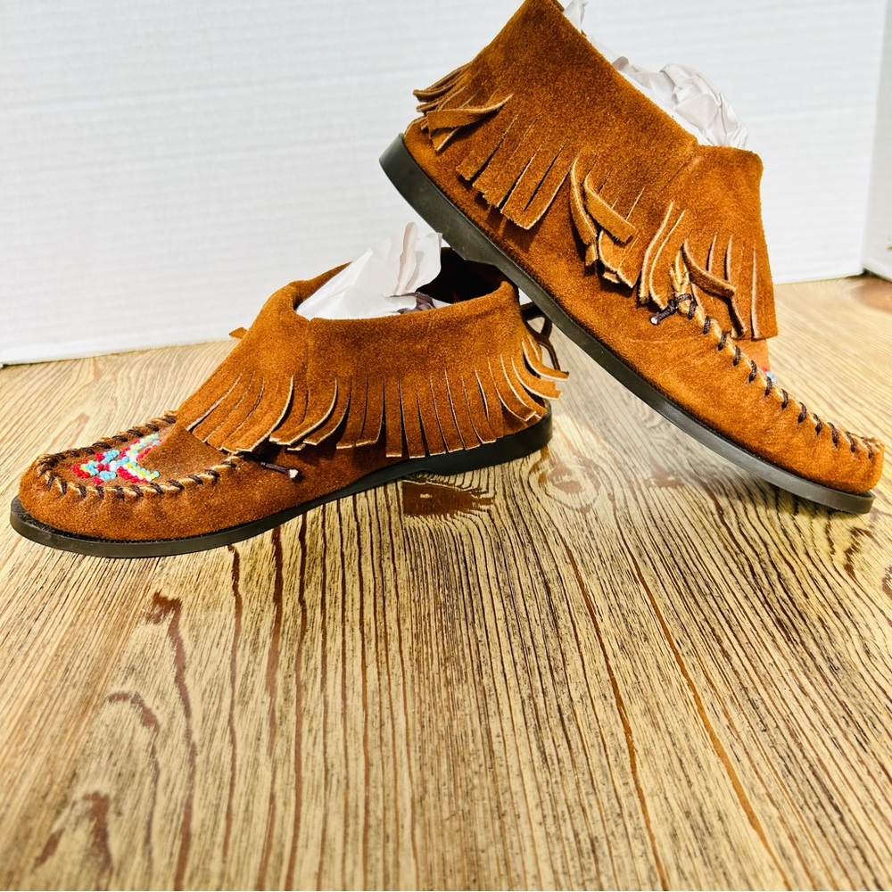 Minnetonka Size 7 Brown Suede Ankle Boot with Beaded Design - Picture 8 of 10